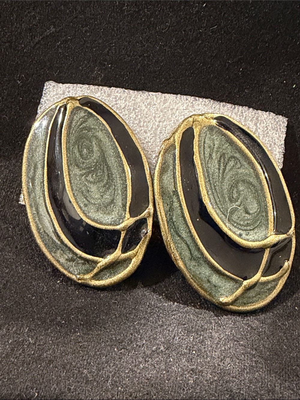 Oval Swirl Stone Earrings in Gray with Gold Trim
